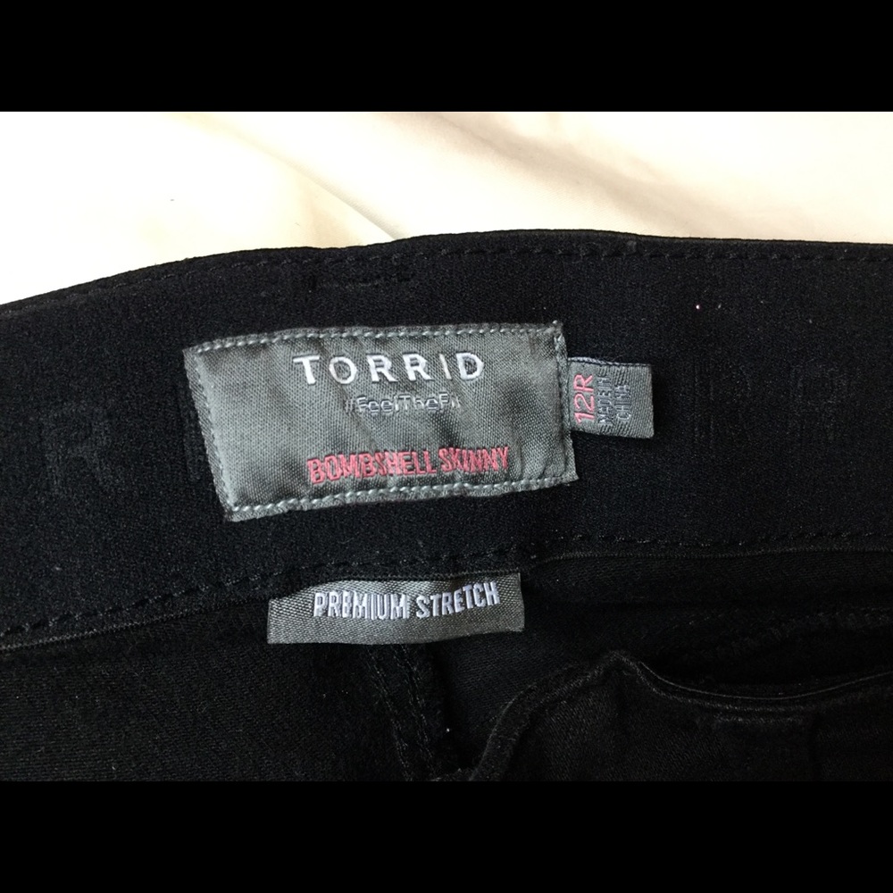 Torrid Bombshell Skinny Destructed Black Jeans 12r - image 2